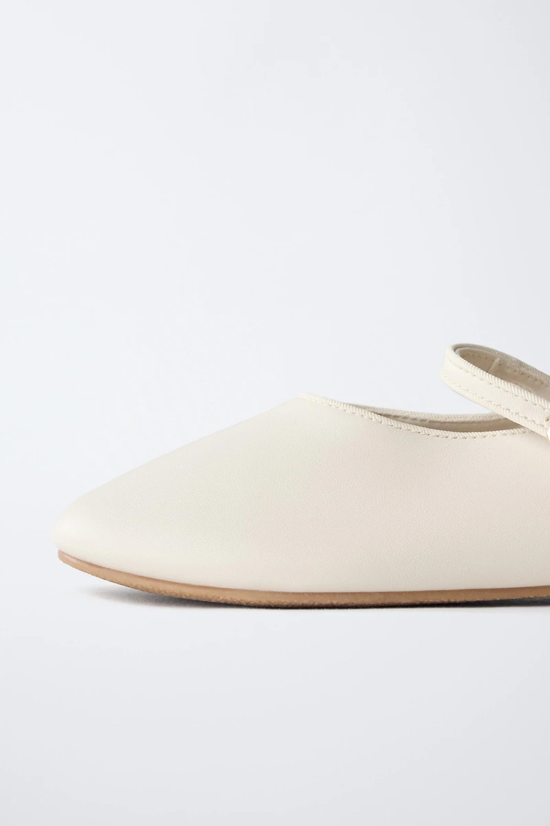 BALLERINES À BOUCLE