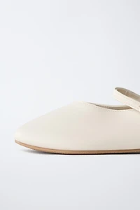 BALLERINES À BOUCLE