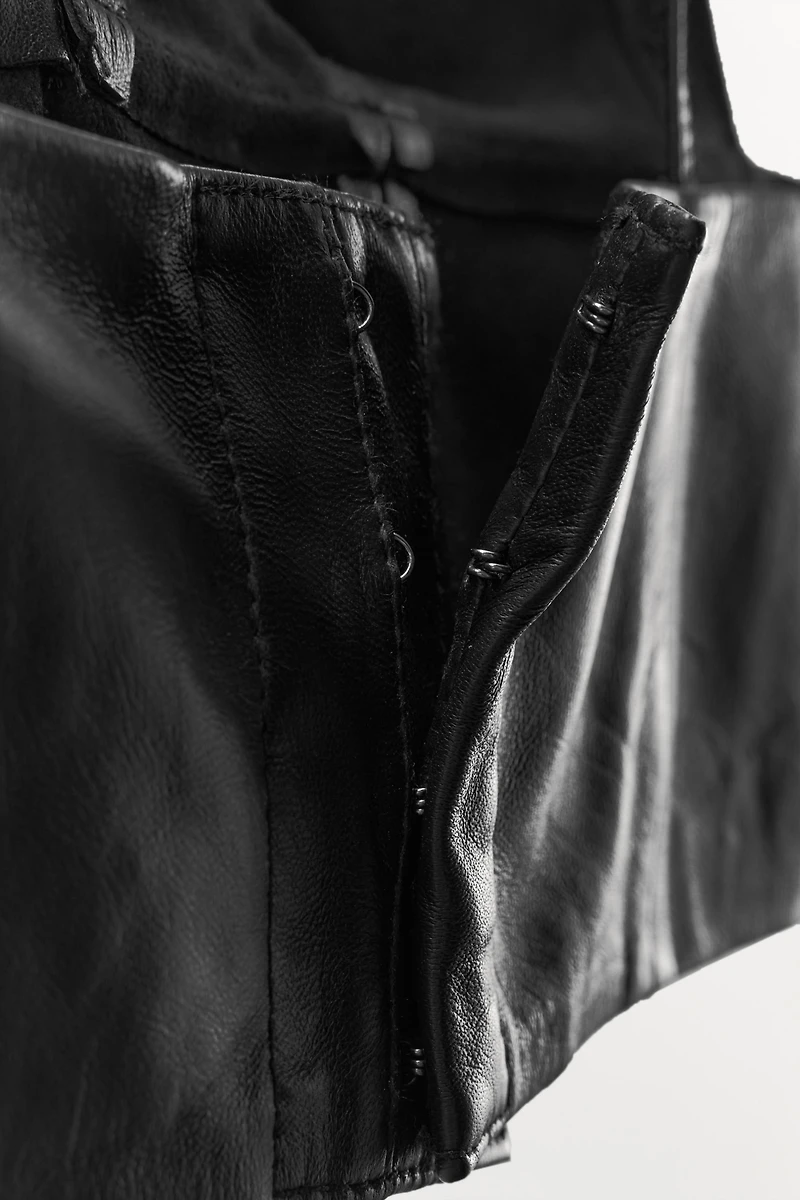 TOP TRIANGLE EN CUIR