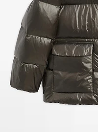 Short water-repellent shiny down jacket
