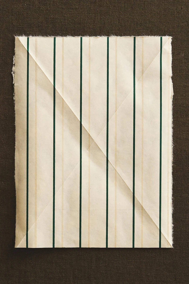 CHRISTMAS ALTERNATING STRIPED WRAPPING PAPER