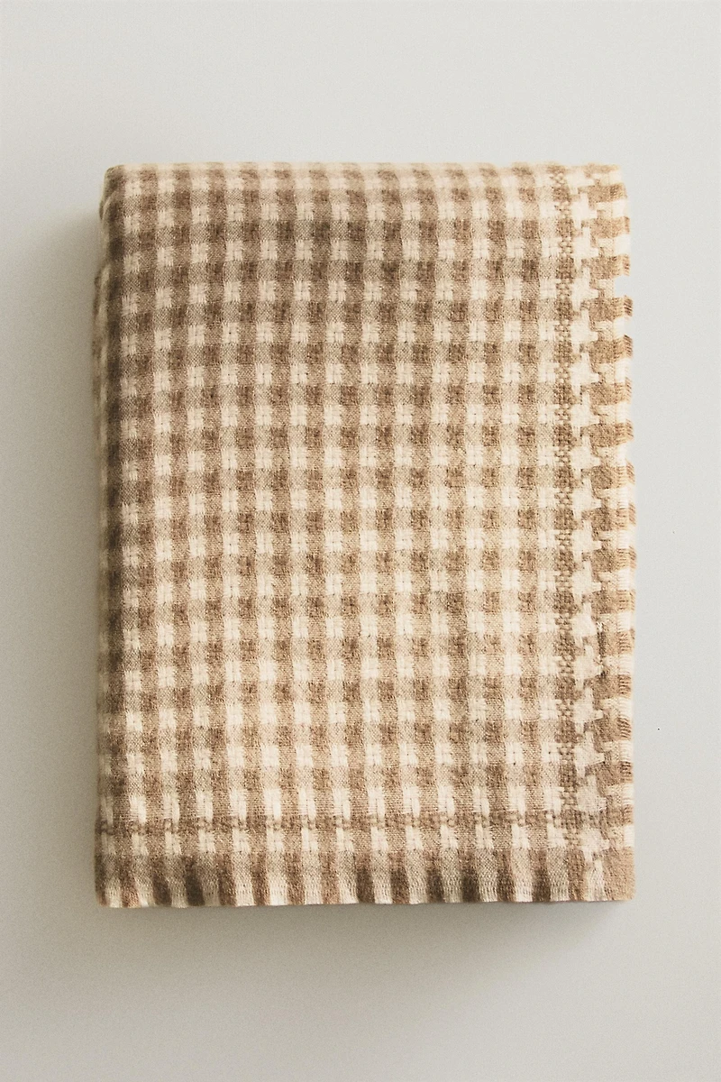 CHECK BLANKET WITH FRINGING