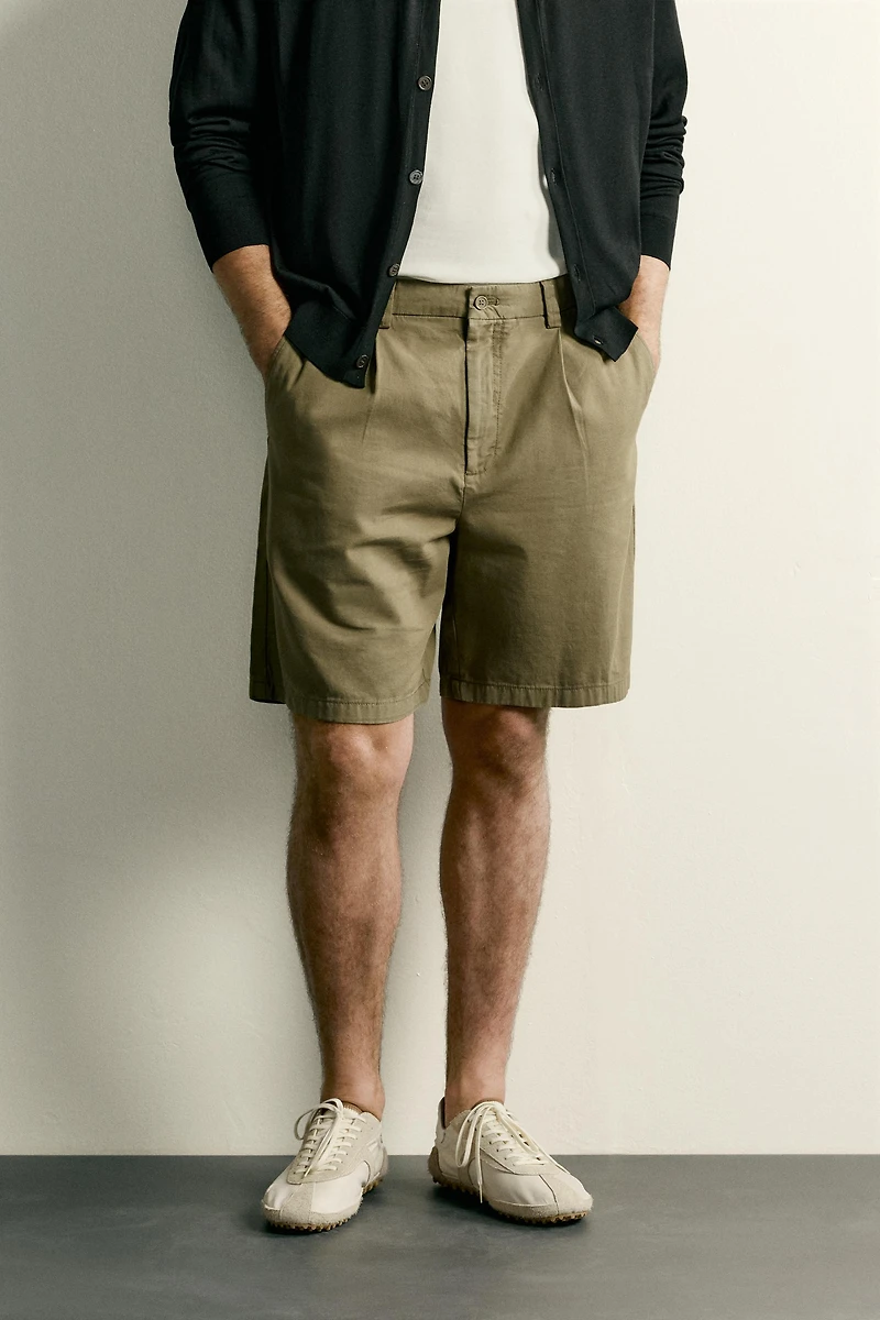 REGULAR FIT PLEATED SHORTS