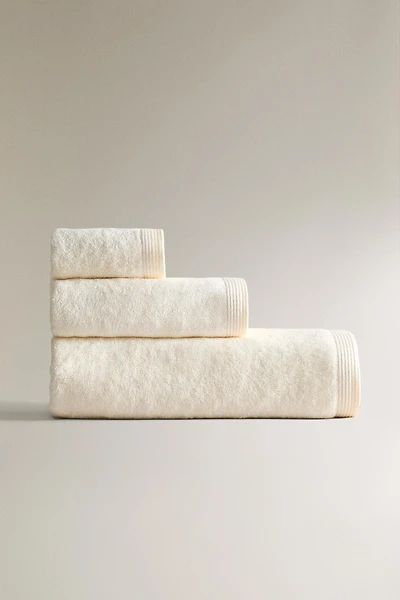 SILK BLEND BATH TOWEL (600 GSM)