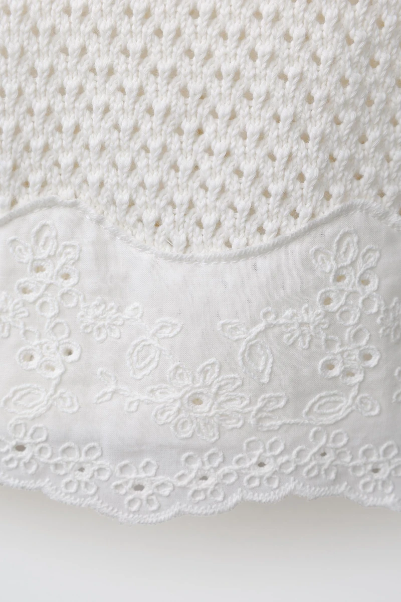 EMBROIDERED KNIT TOP