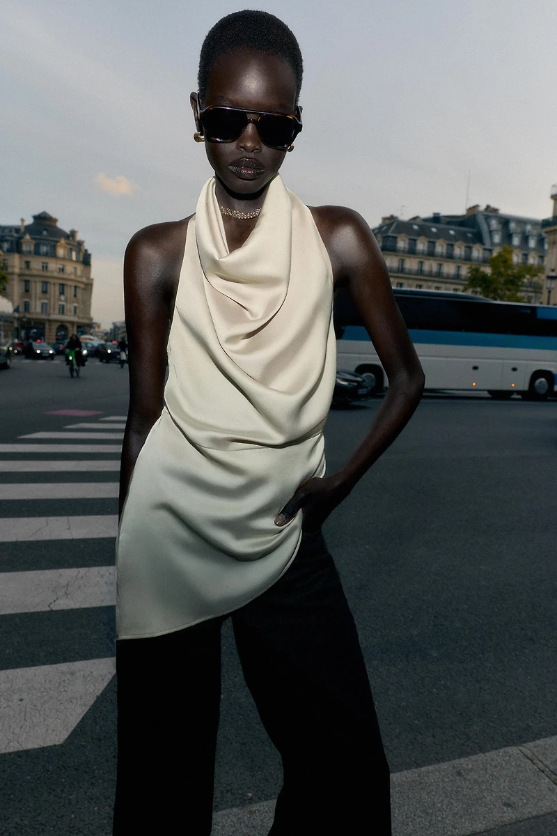 TOP HALTER SATINÉ ASYMÉTRIQUE