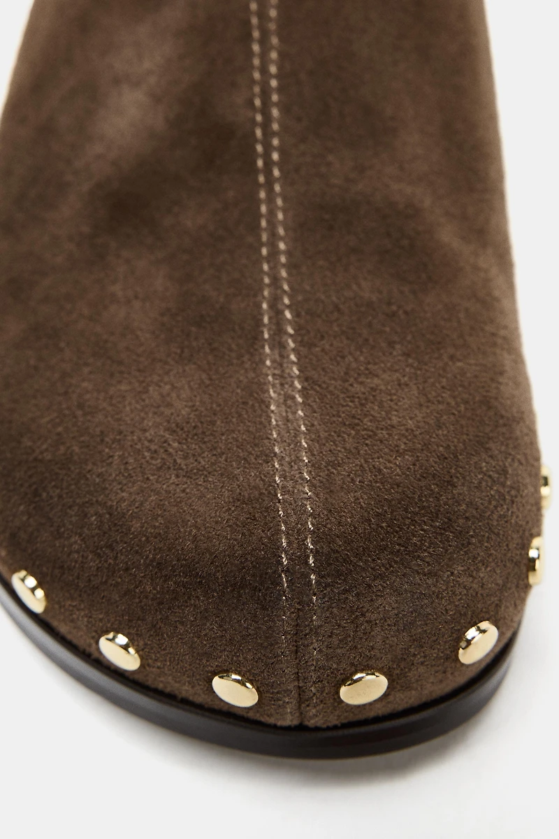 STUDDED LEATHER CLOGS