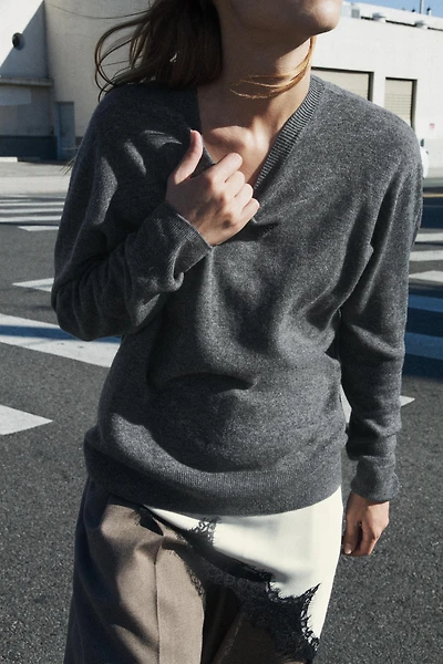 EXTRA SOFT LONG SLEEVE 100% WOOL SWEATER