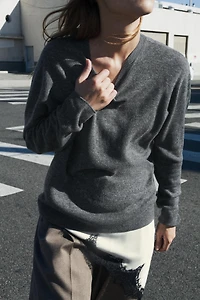 EXTRA SOFT LONG SLEEVE 100% WOOL SWEATER