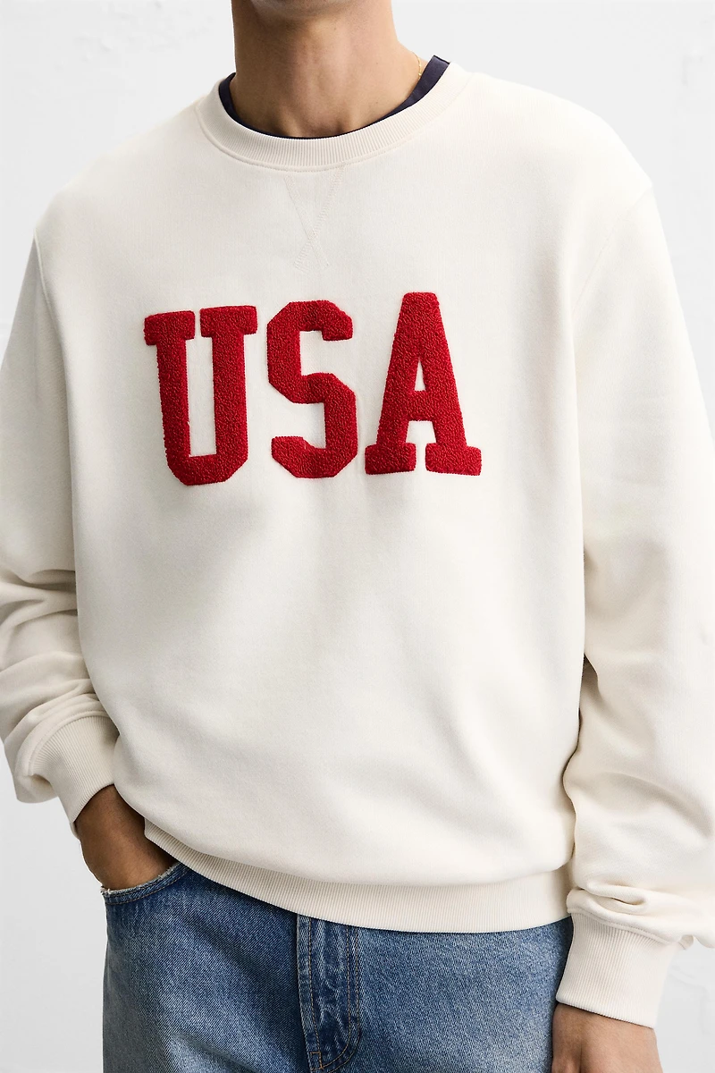 TEXTURED PATCH SWEATSHIRT