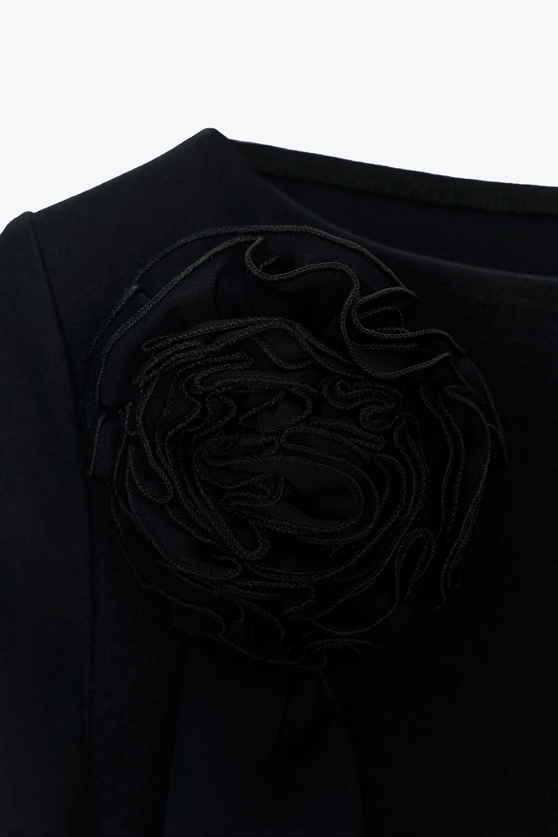 VOLUMINOUS FLOWER T-SHIRT