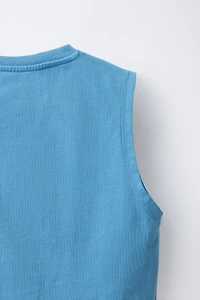 TEXT SLEEVELESS T-SHIRT