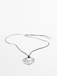 Diluted piece pendant