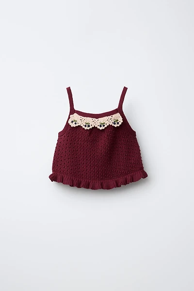 TOP EN MAILLE AVEC DÉTAIL CROCHET