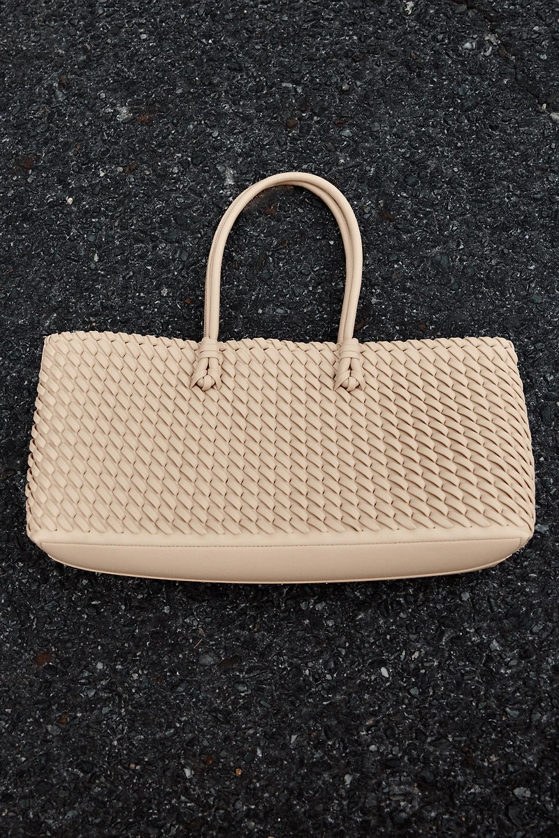 ELONGATED WOVEN SHOPPER