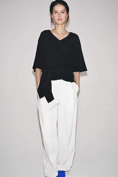 V-NECK T-SHIRT