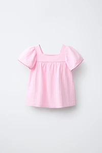CONTRAST WAVY TEXTURED TOP