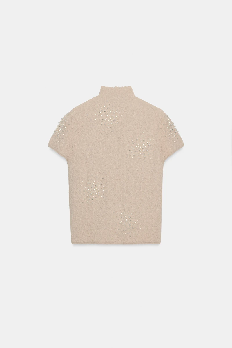 WRINKLED EFFECT KNIT TOP WITH FAUX PEARLS