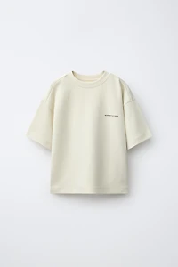 T-SHIRT À INSCRIPTION EN RELIEF MODAL