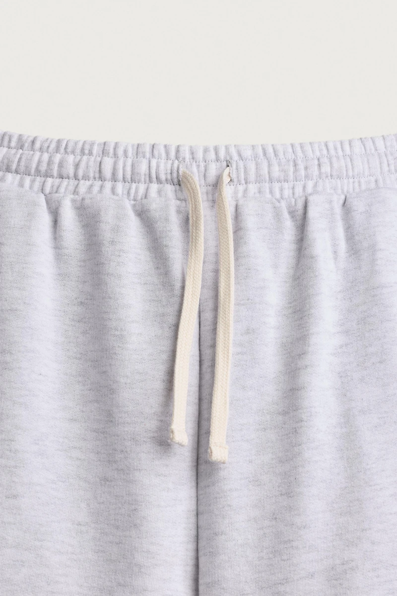 EMBROIDERED PATCH SWEATSHORTS