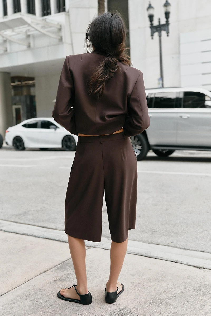 LONG PLEATED SHORTS