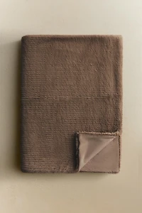 REVERSIBLE FAUX FUR BLANKET