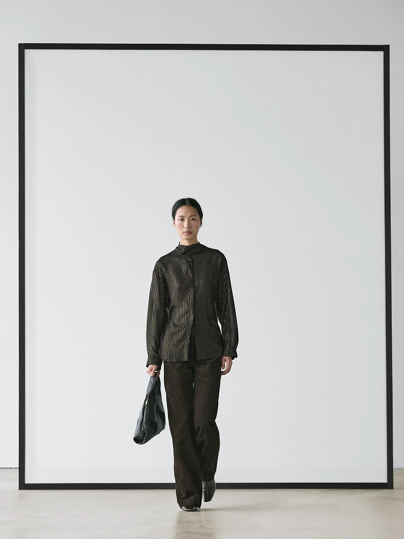 Flowing shirt with scarf collar