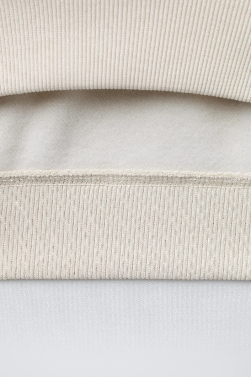 TEXT AND LABEL SWEATSHIRT