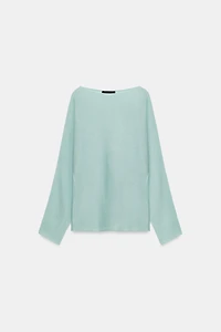 PULL EN MAILLE AVEC OUVERTURES SUR MANCHES