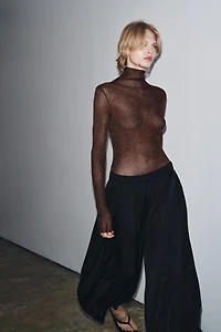 METALLIC THREAD FINE KNIT TOP