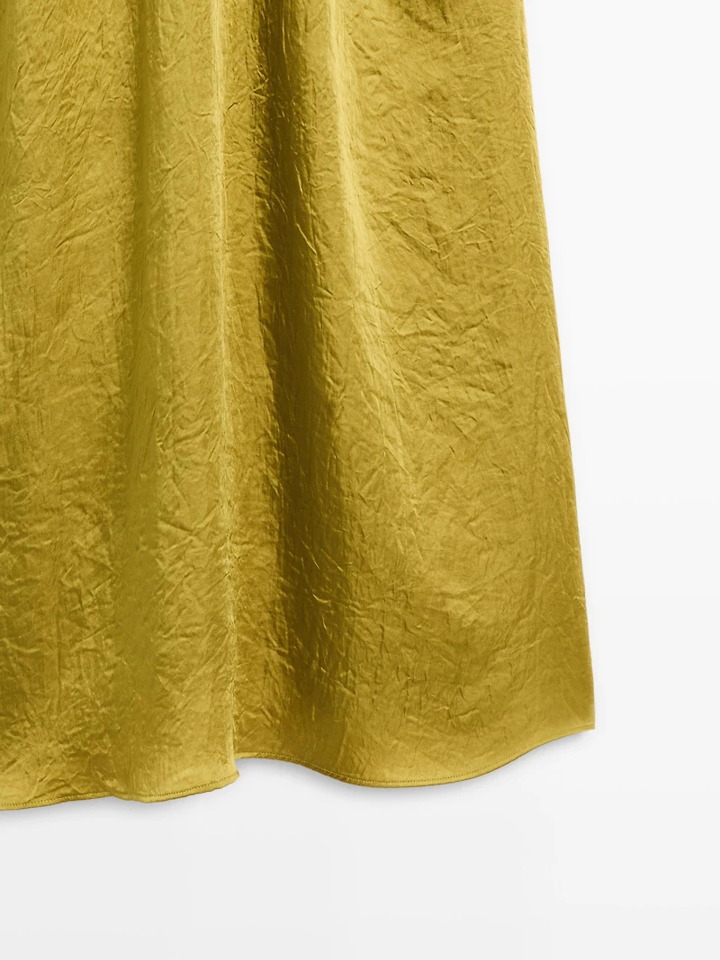 Robe midi satinée et froncée