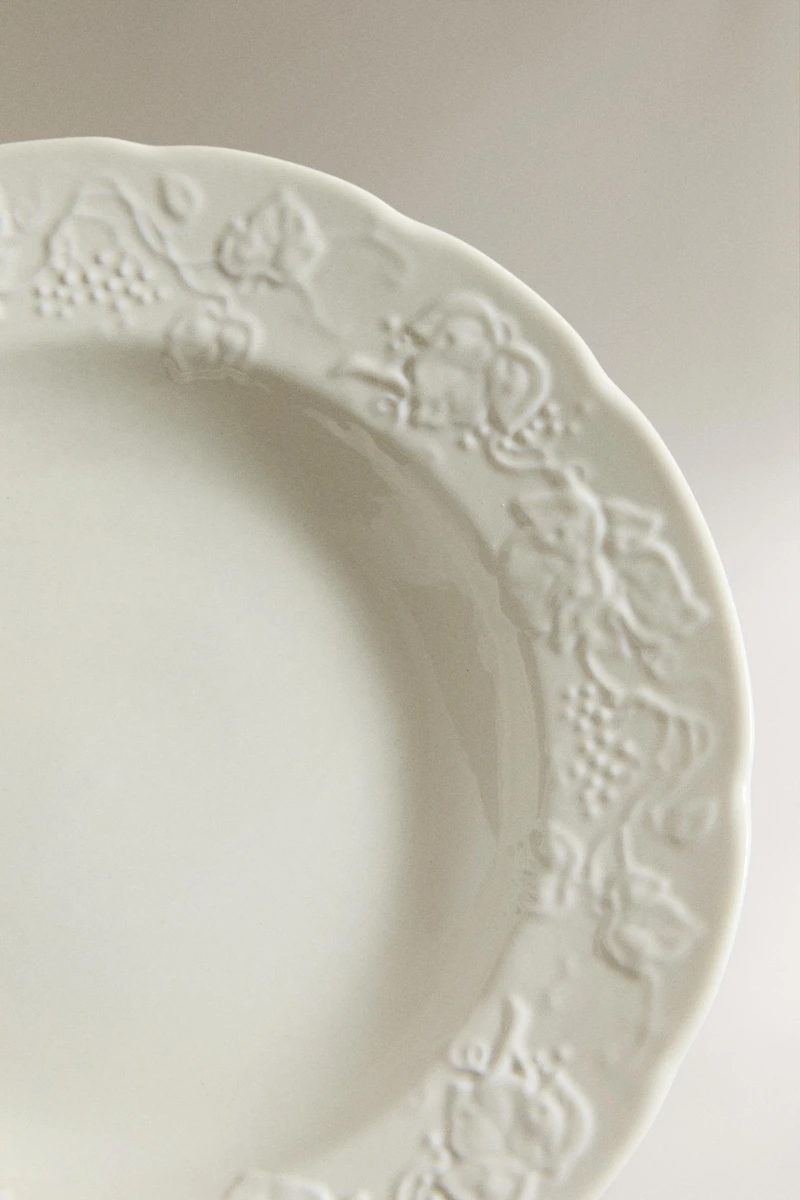 GRAPE RELIEF PORCELAIN SOUP PLATE