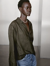 Flowing blouse with polo collar
