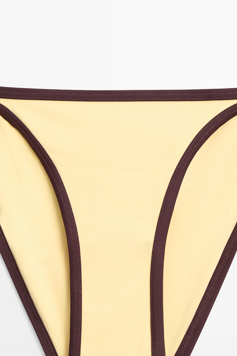 Bas de bikini contrastant
