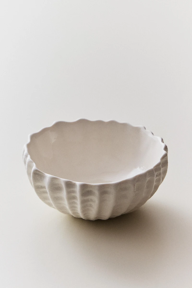EMBOSSED SNACK BOWL