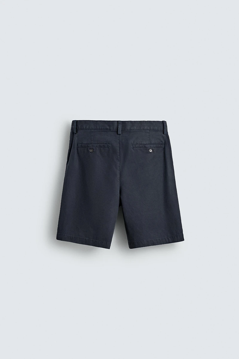 SHORT REGULAR FIT À PLIS