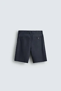 SHORT REGULAR FIT À PLIS