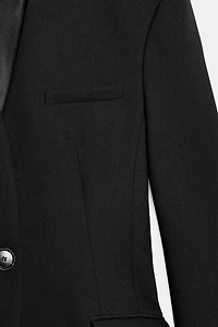 BLAZER AJUSTÉE ASYMÉTRIQUE À ÉPAULETTES