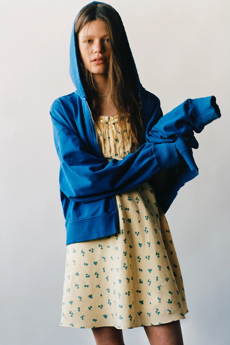 ROBE À FRONCES ET FLEURS