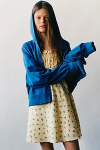 ROBE À FRONCES ET FLEURS