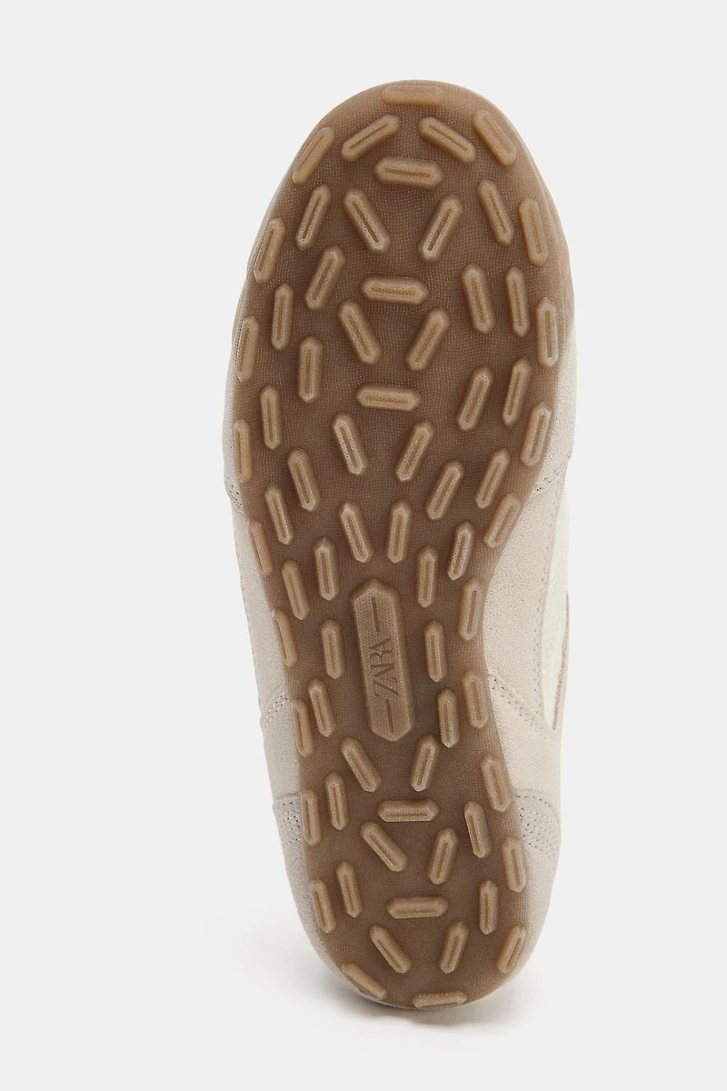 SOFT RUNNING SNEAKERS