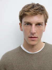 Ribbed knit wool and cashmere sweater