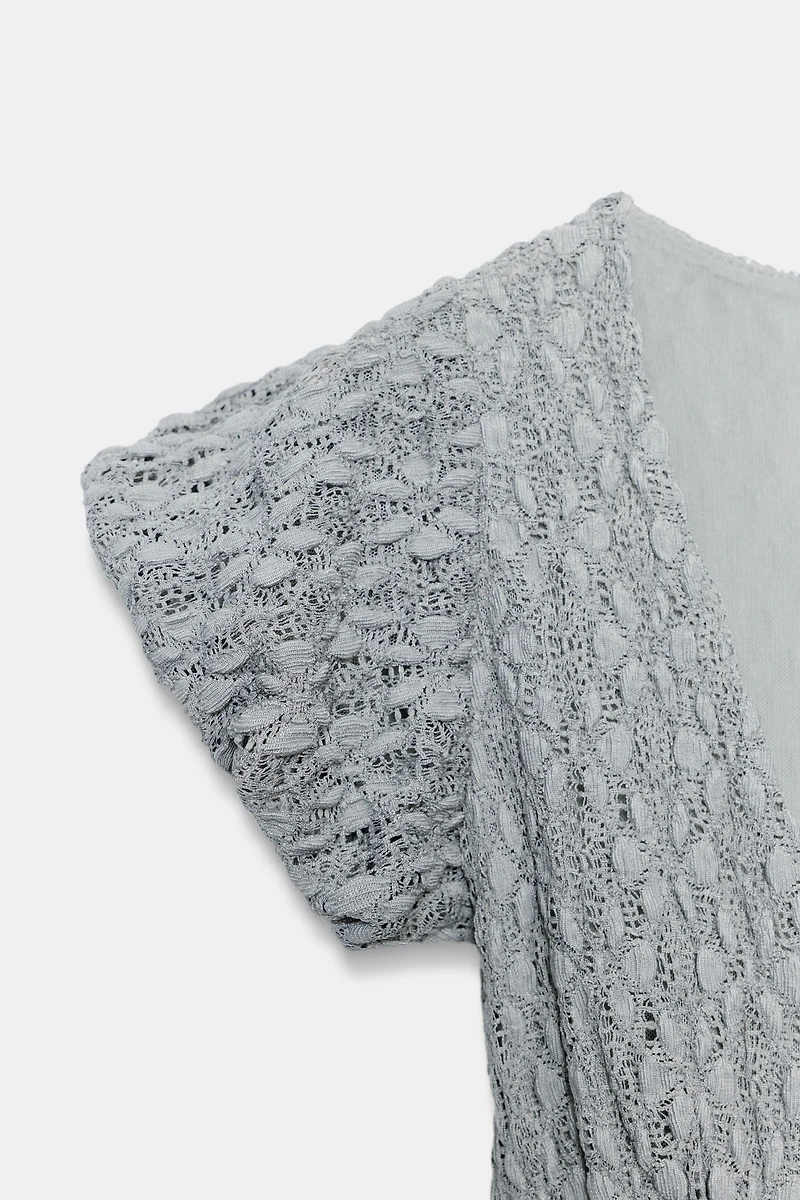 ROBE EN DENTELLE À VOLUME