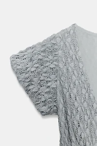 ROBE EN DENTELLE À VOLUME