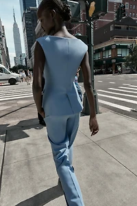 FITTED VEST