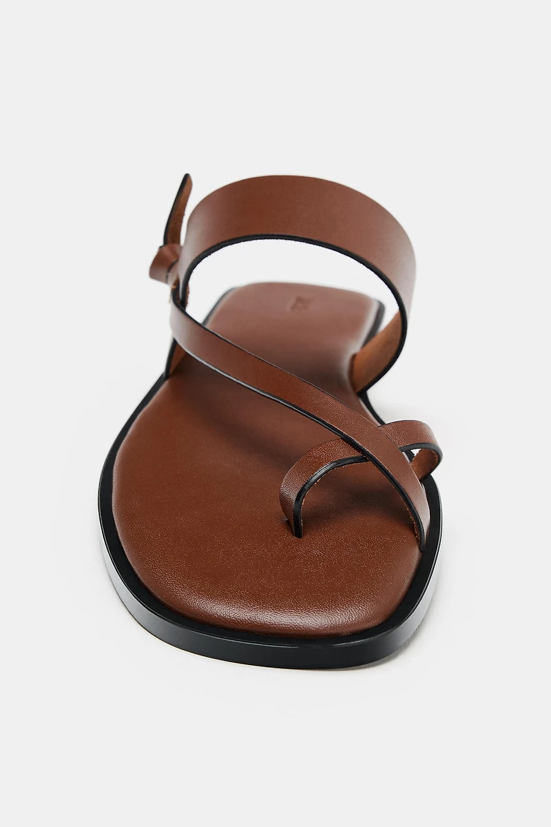 FLAT LEATHER STRAPPY SANDALS