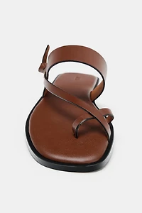 FLAT LEATHER STRAPPY SANDALS