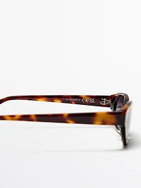 Narrow tortoiseshell-effect sunglasses
