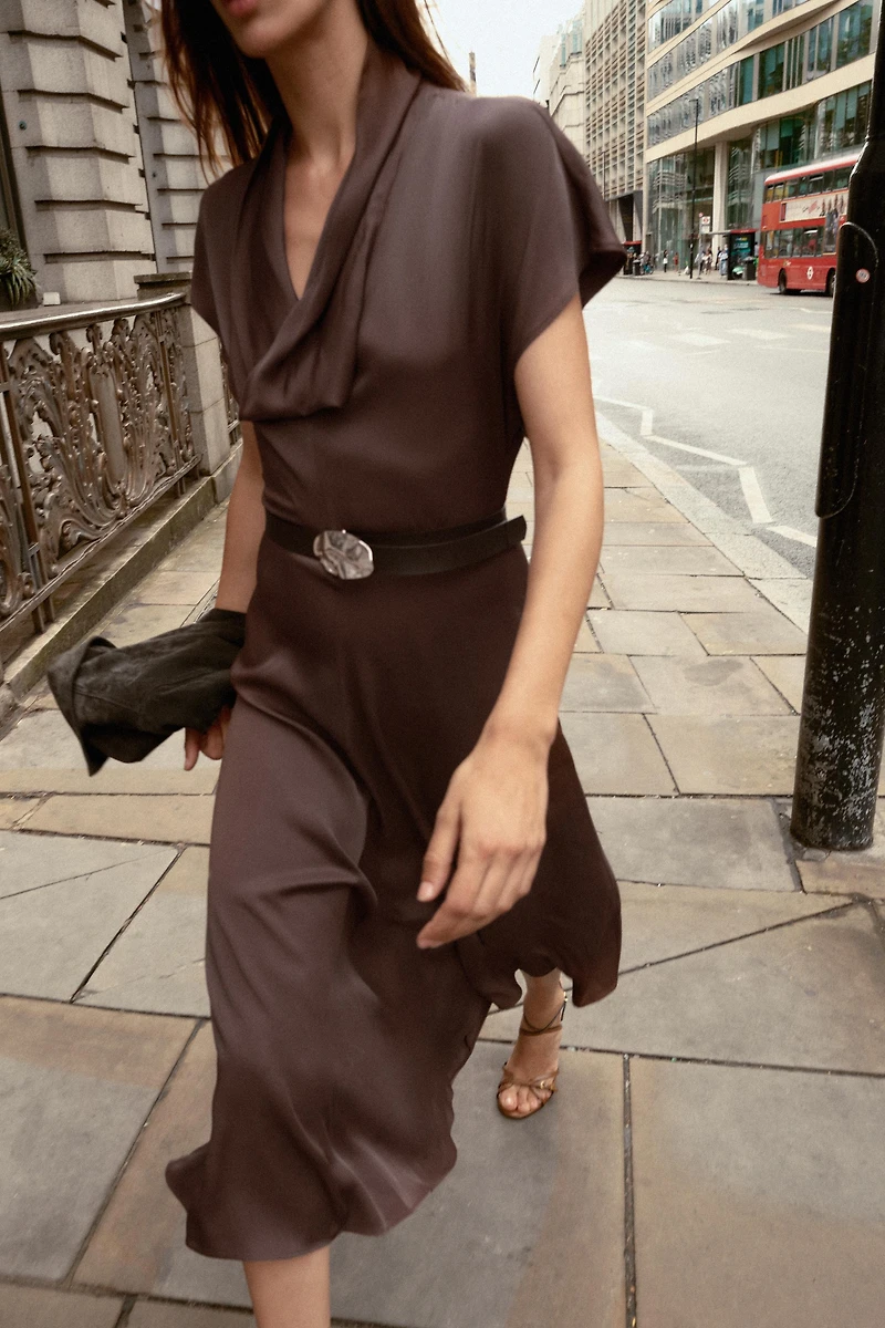 ROBE MI-LONGUE COL BÉNITIER AVEC CEINTURE