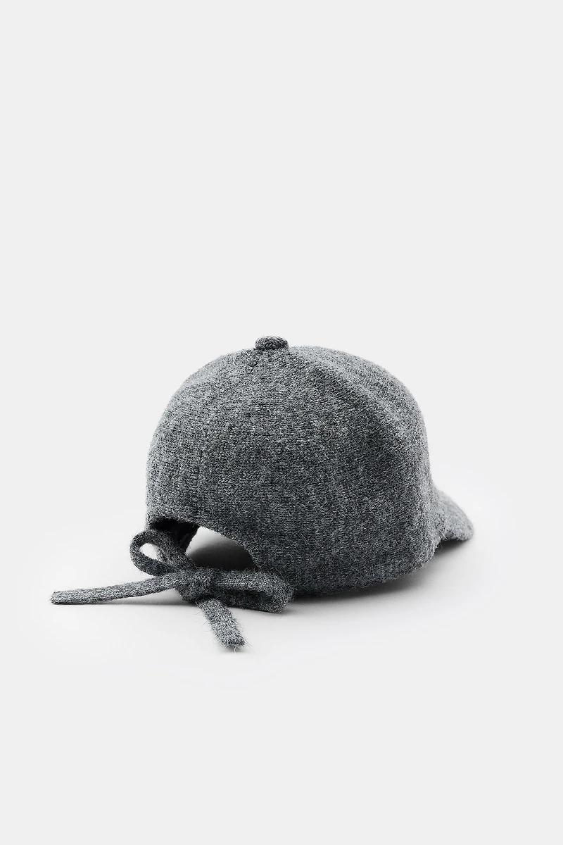 CASQUETTE EN MAILLE AVEC LIEN